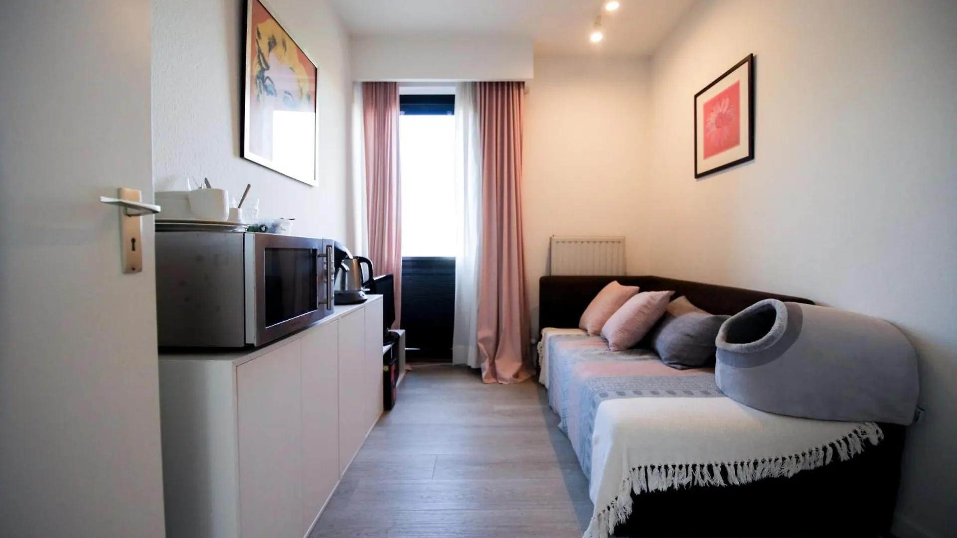 Prive Kamer Met Chill Room En Gedeelde Badkamer - Rand Antwerpen - Afrit E313 Wommelgem - Vlakbij Tramhalte Lijn 9 En 24 location