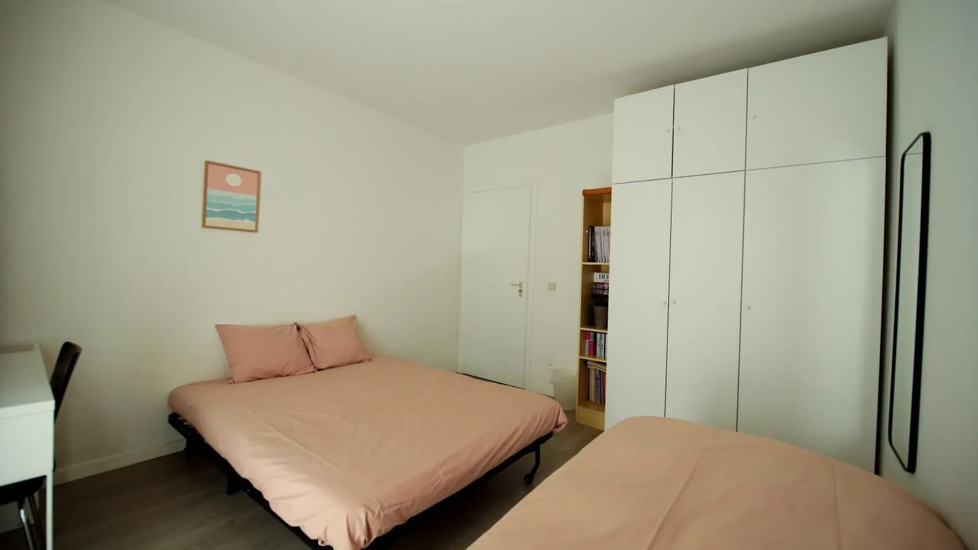 Prive Kamer Met Chill Room En Gedeelde Badkamer - Rand Antwerpen - Afrit E313 Wommelgem - Vlakbij Tramhalte Lijn 9 En 24 0*,  Bélgica