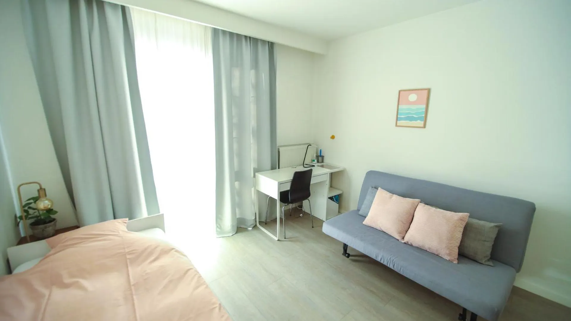 Quarto em Acomodações Particulares Prive Kamer Met Chill Room En Gedeelde Badkamer - Rand Antwerpen - Afrit E313 Wommelgem - Vlakbij Tramhalte Lijn 9 En 24